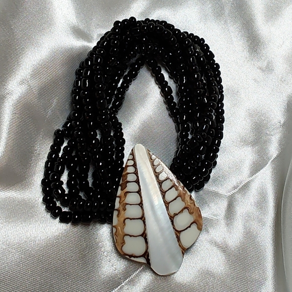 Source Unknown Jewelry - Vintage Multiple Strand Black Bead Bracelet with Mother Of Pearl Medallion